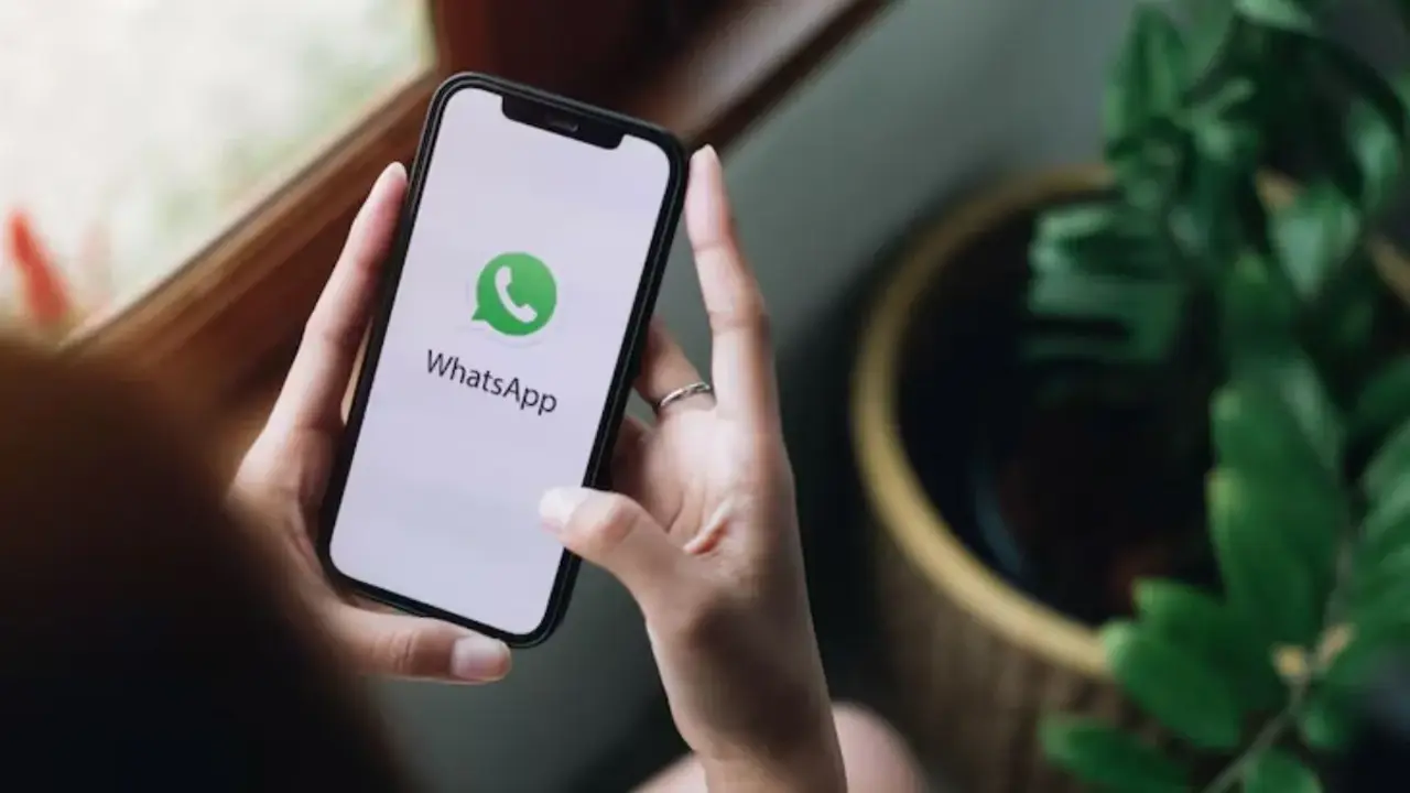 WhatsApp, Android Uygulaması İçin Hakkında Bölümünü Yeniliyor 2 WhatsApp Medya Paylasim Ekrani Tamamen Yenileniyor.webp