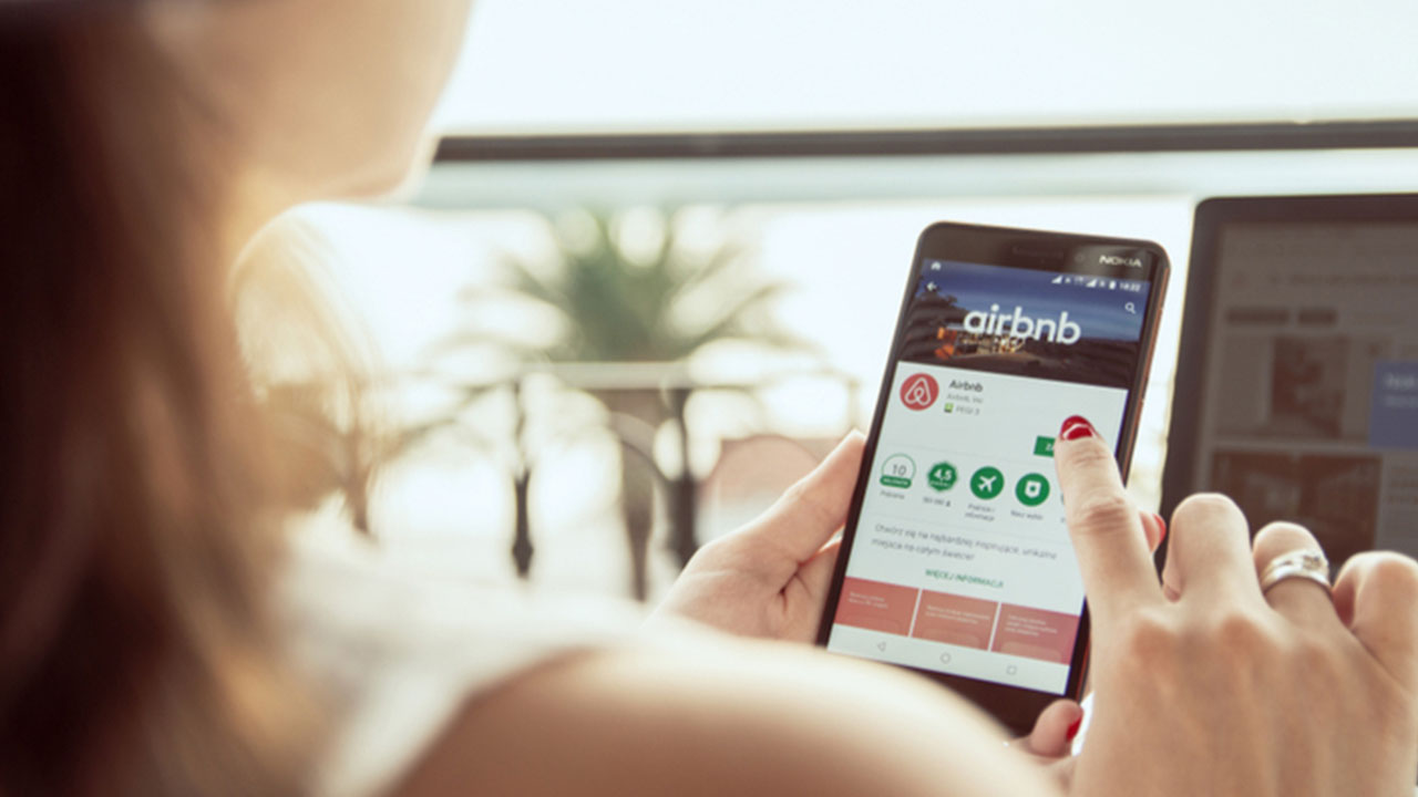 Airbnb Kodlarının %60’ı Artık Yapay Zeka Tarafından Yazılıyor 17 airbnb yasaklarinin bilancosu belli oldu