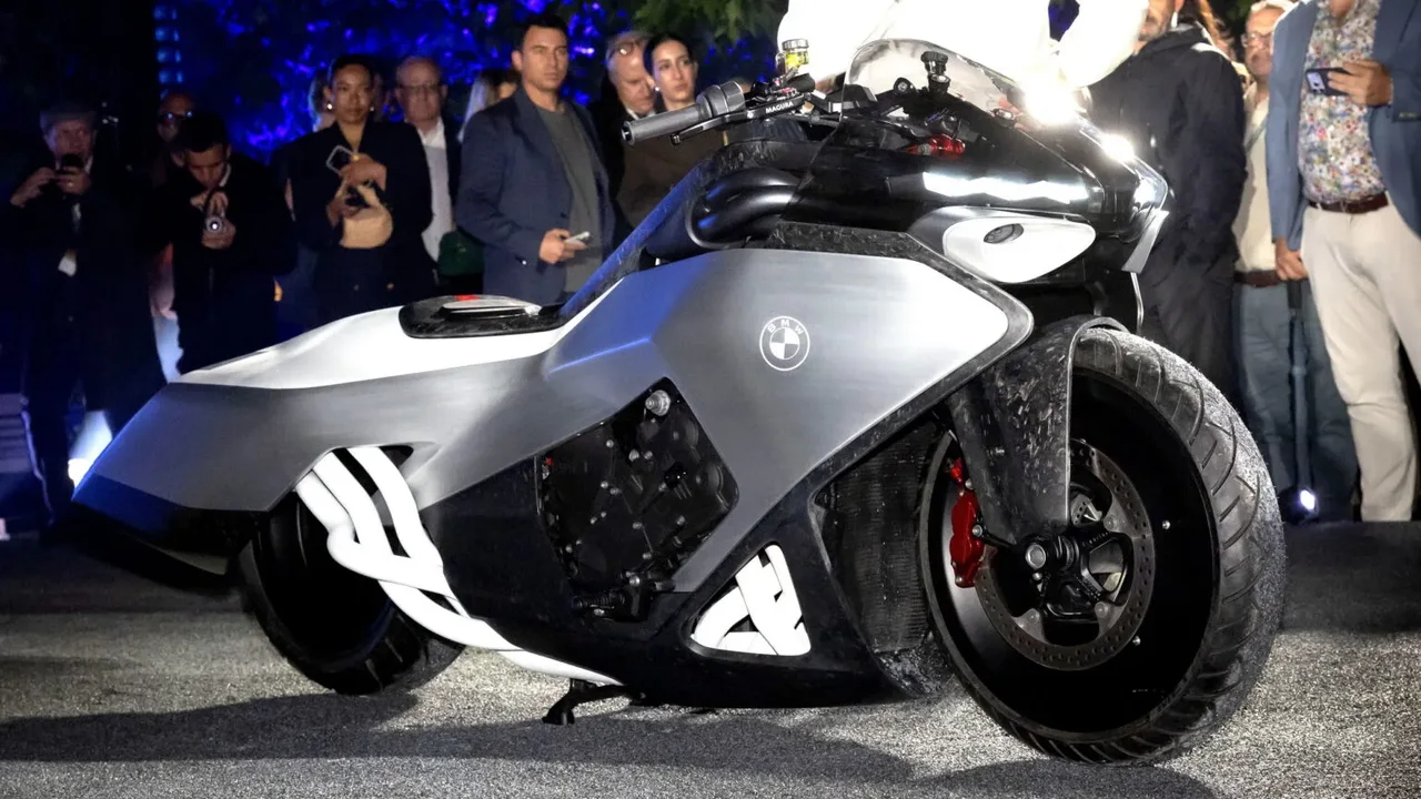 BMW'den Havacılık Temalı Motosiklet: Vision K18 16 bmwden havacilik temali motosiklet vision k18.webp