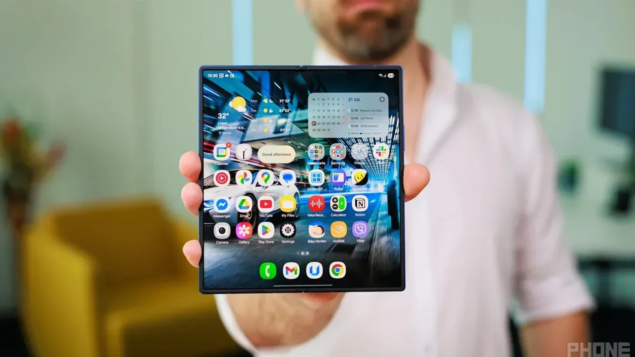 Samsung Galaxy Z Fold 8 ve Ultra Yan Yana Görüntülendi 3 samsung galaxy z fold 8 ve ultra yan yana goruntulendi.webp