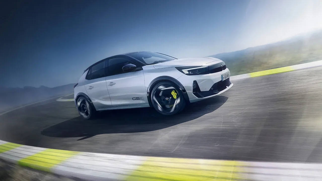 yeni opel corsa gse 278 beygirlik elektrikli guc.webp