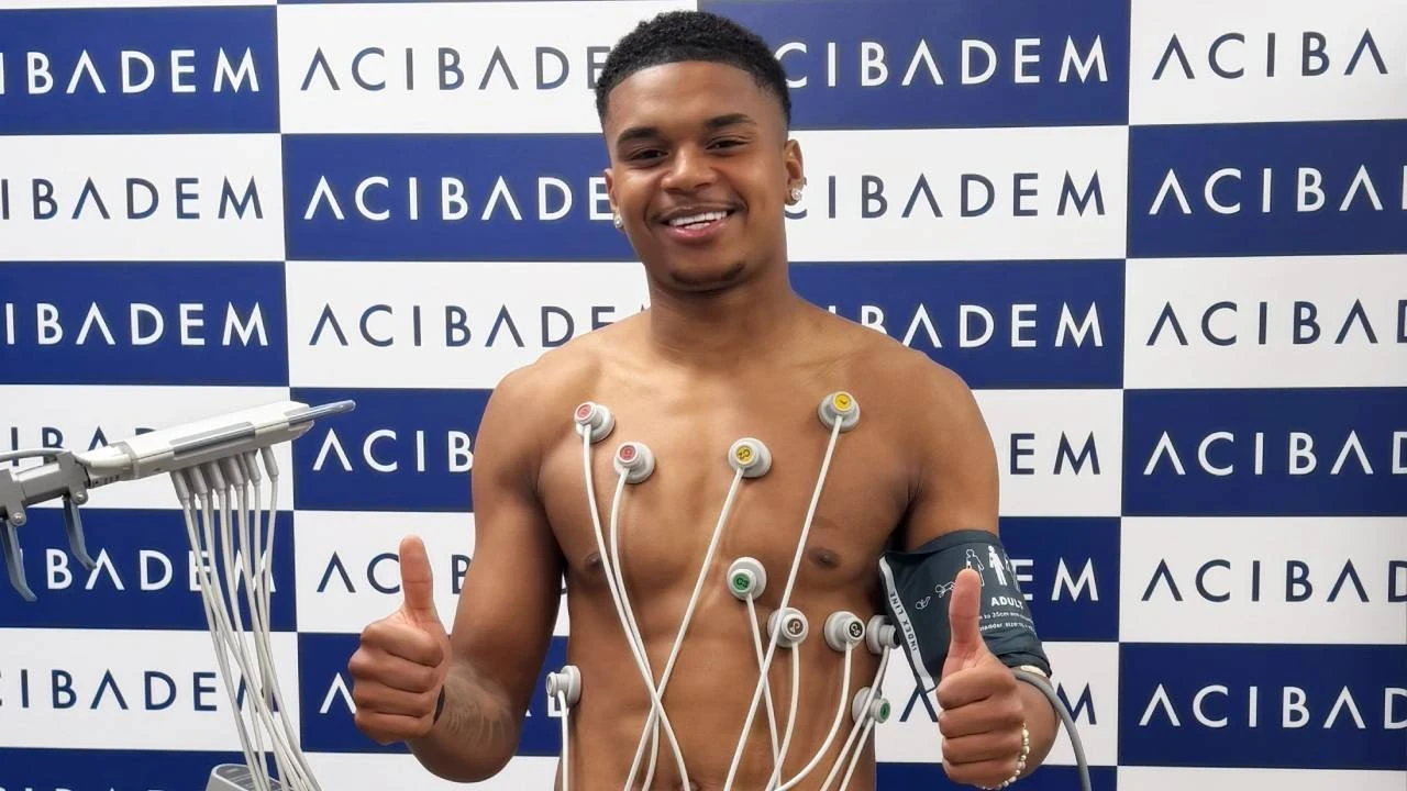 Trabzonspor'dan 8,5 milyonluk tarihi transfer! Noah Saviolo ile 5 yıllık anlaşma sağlandı 15 560204
