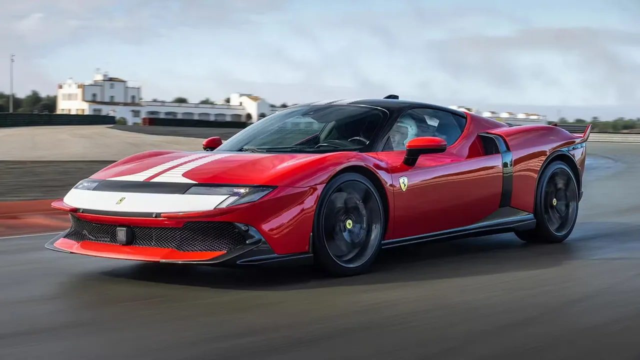 Ferrari'nin Yeni Stratejisi: Hem Elektrikli Hem Benzinli 19 ferrarinin yeni stratejisi hem elektrikli hem benzinli.webp