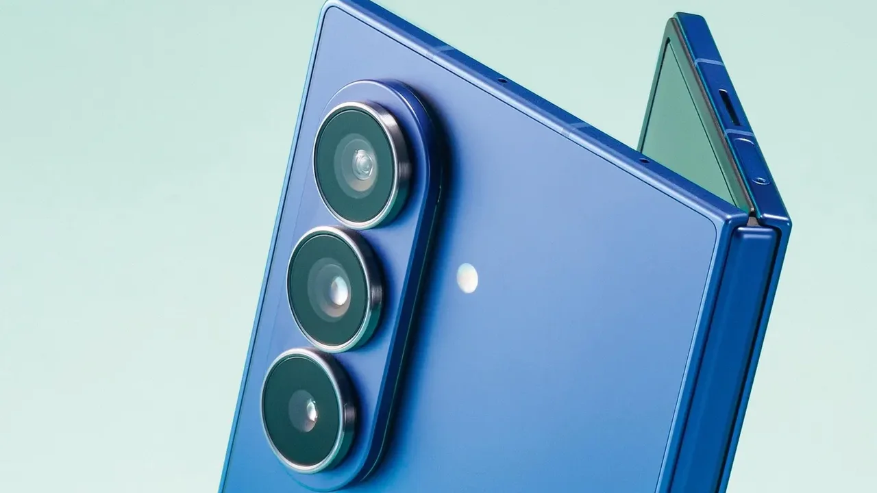 Samsung Galaxy Z Fold8 ve Flip8 Modelleri Tanıtım Öncesi Görüntülendi 2 galaxy z fold 8 ve z flip 8 aksesuarlari sizdirildi.webp