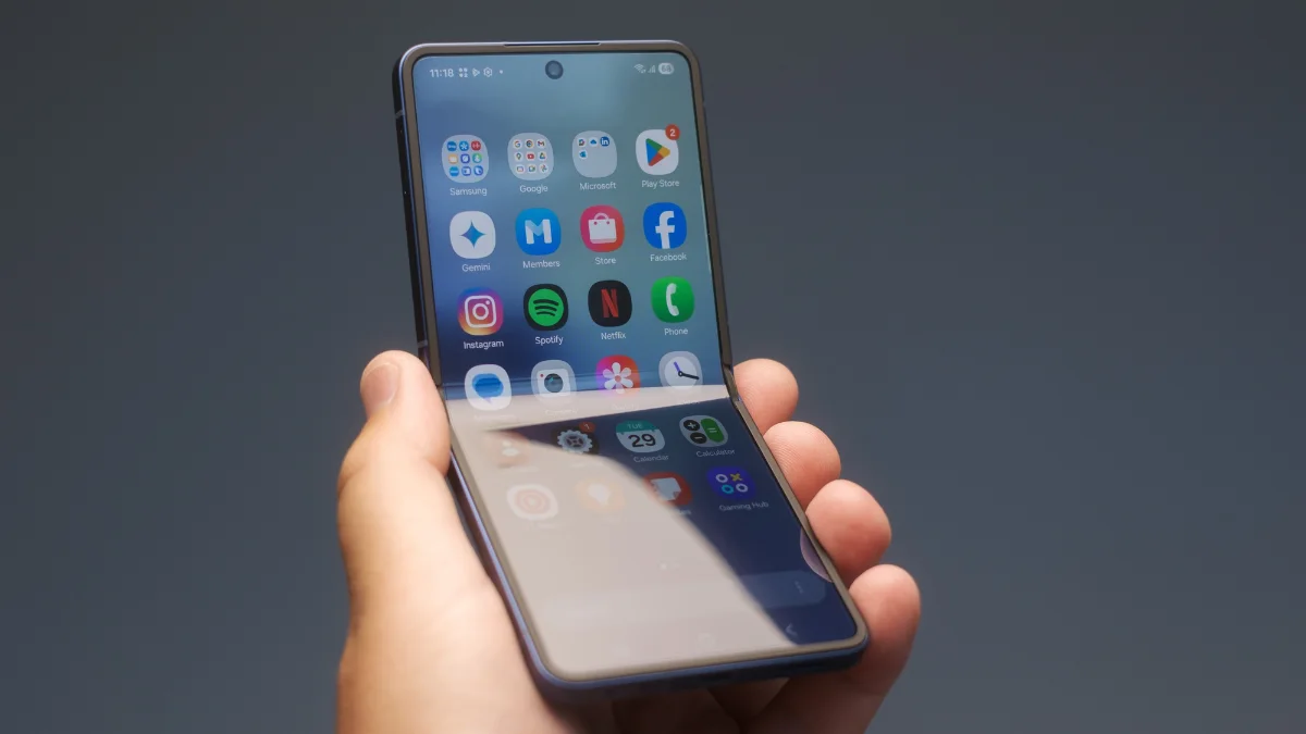 Samsung Galaxy Z Flip8 Hangi Ülkede Exynos 2600 Kullanacak? 7 samsung galaxy z flip 8in tasarim detaylari sizdi 2.webp