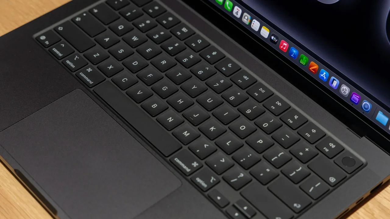 Yeni MacBook Pro Ekranında Korkunç Hata 2 yeni macbook pro ekraninda korkunc hata.webp
