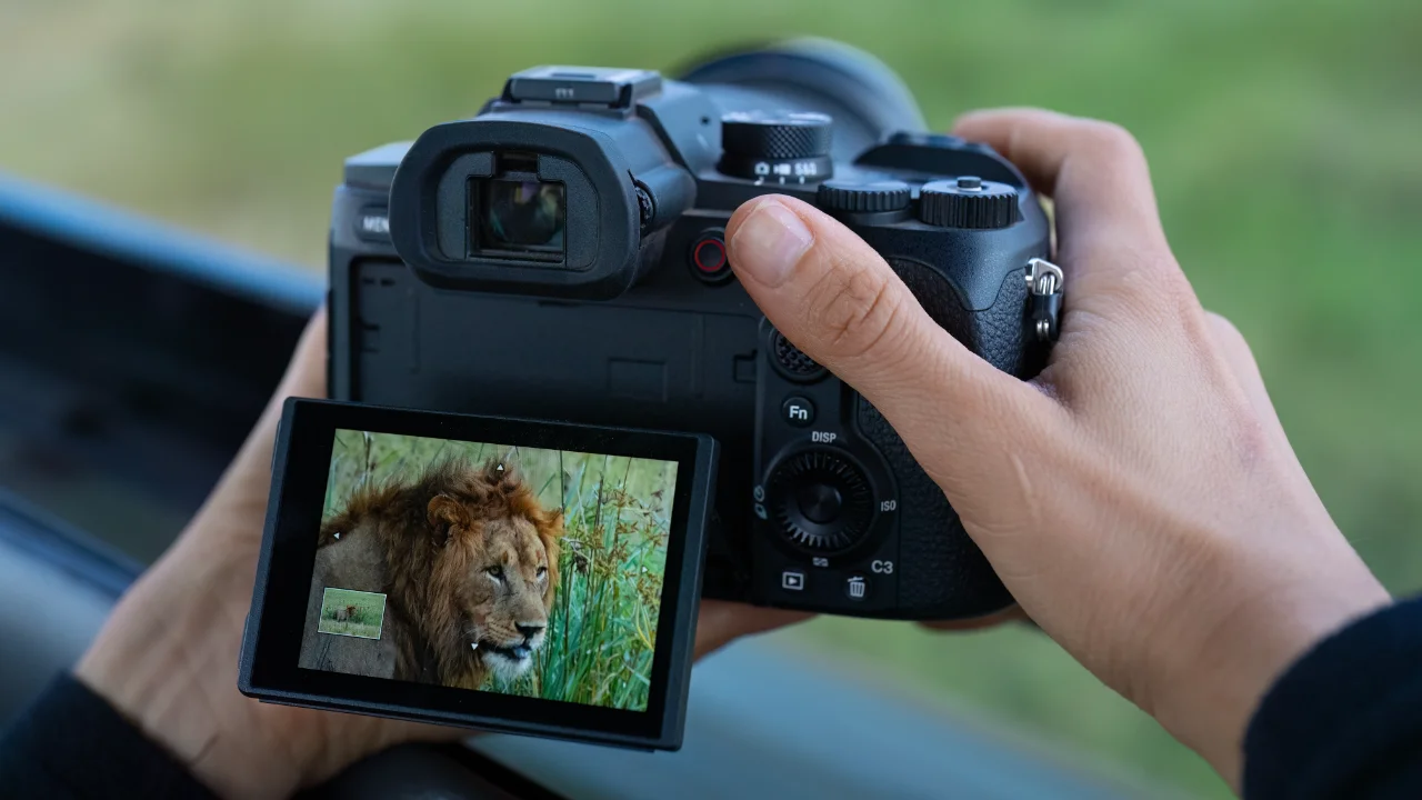 Sony RX10 Mark V Yapay Zeka Desteğiyle Tanıtıldı 3 Sony RX10 Mark V.webp