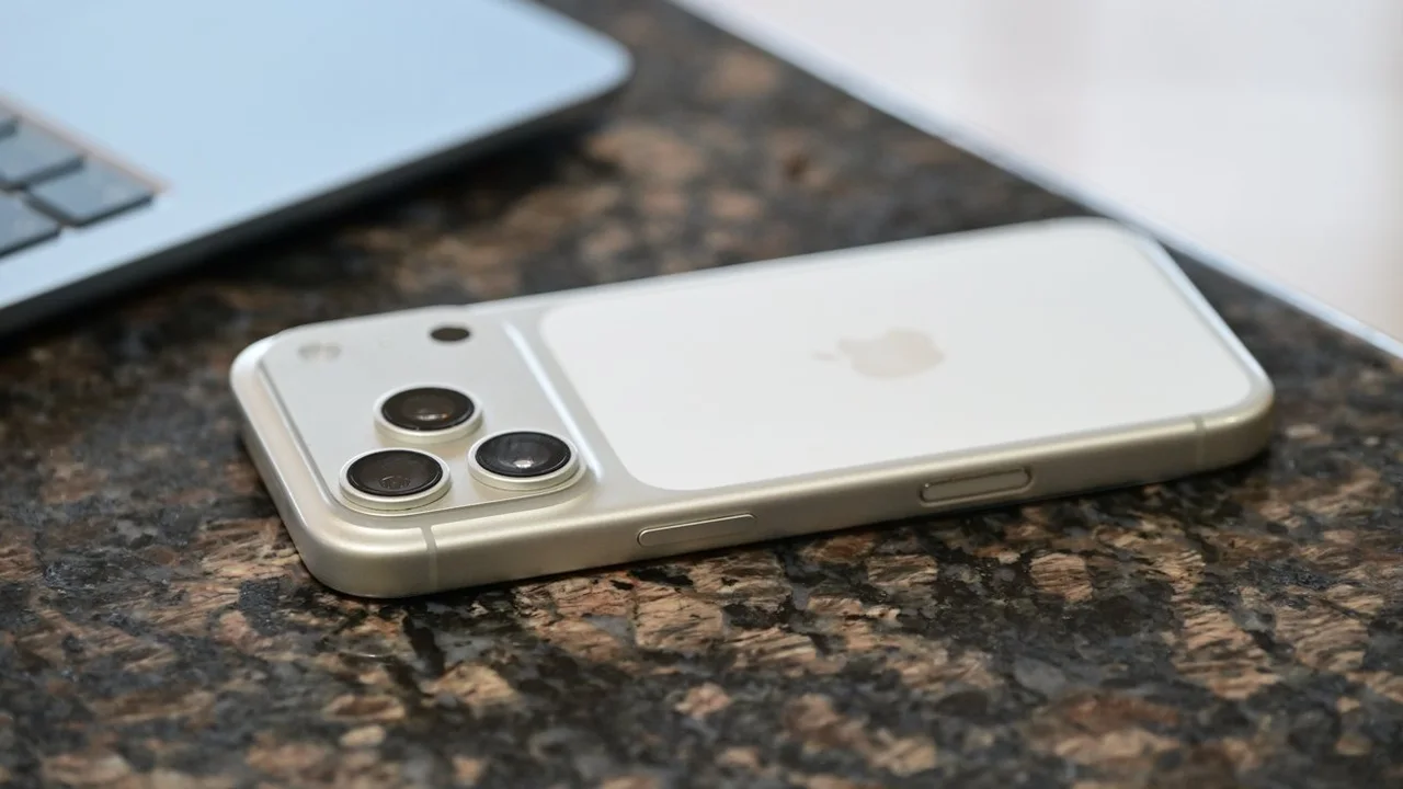 iphone 18 proda kalinlik artisi bekleniyor.webp