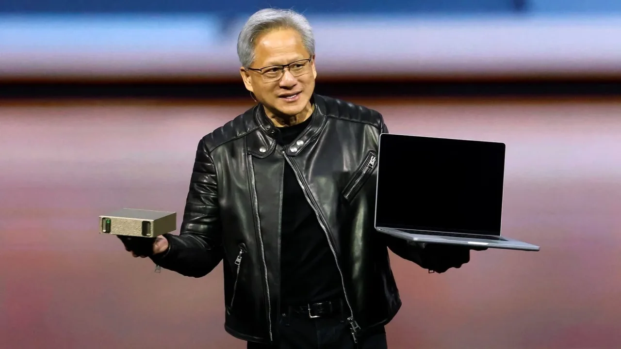 Nvidia CEO'su Jensen Huang'ın Deri Ceketi Açık Artırmada 960 Bin Dolara Satıldı 3 nvidia ceosu jensen huangin deri ceketi acik artirmada 960 bin dolara satildi.webp